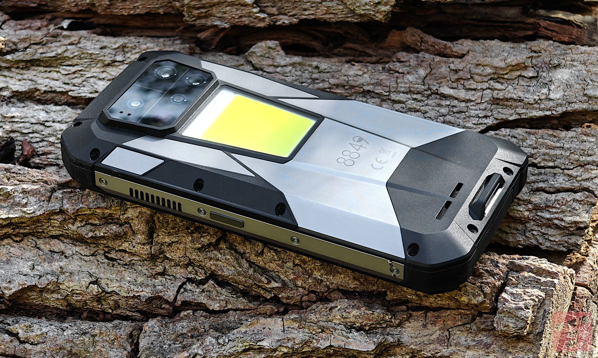 Tank 4 Pro: czołg z projektorem i ekranem AMOLED (test)