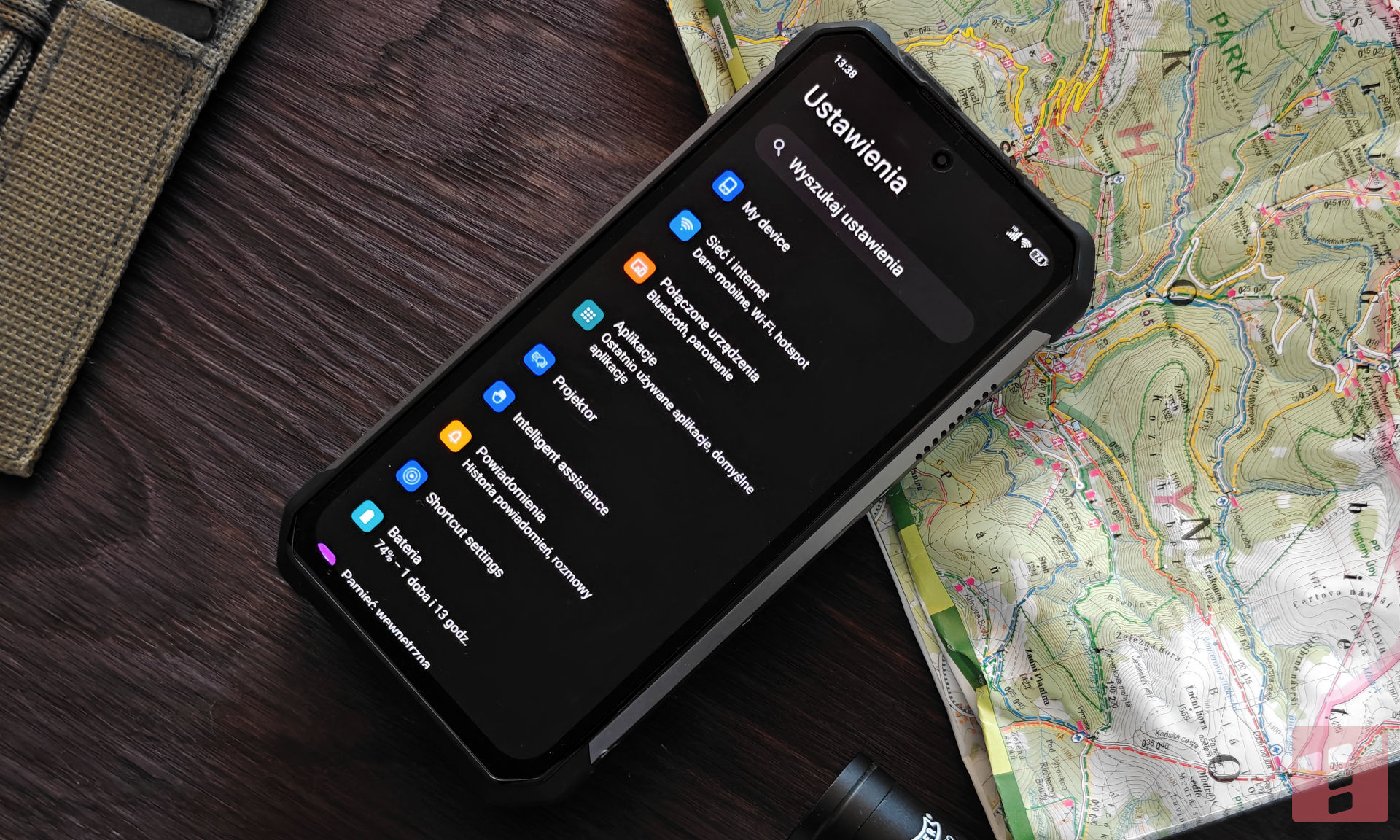 Tank 4 Pro: czołg z projektorem i ekranem AMOLED (test)