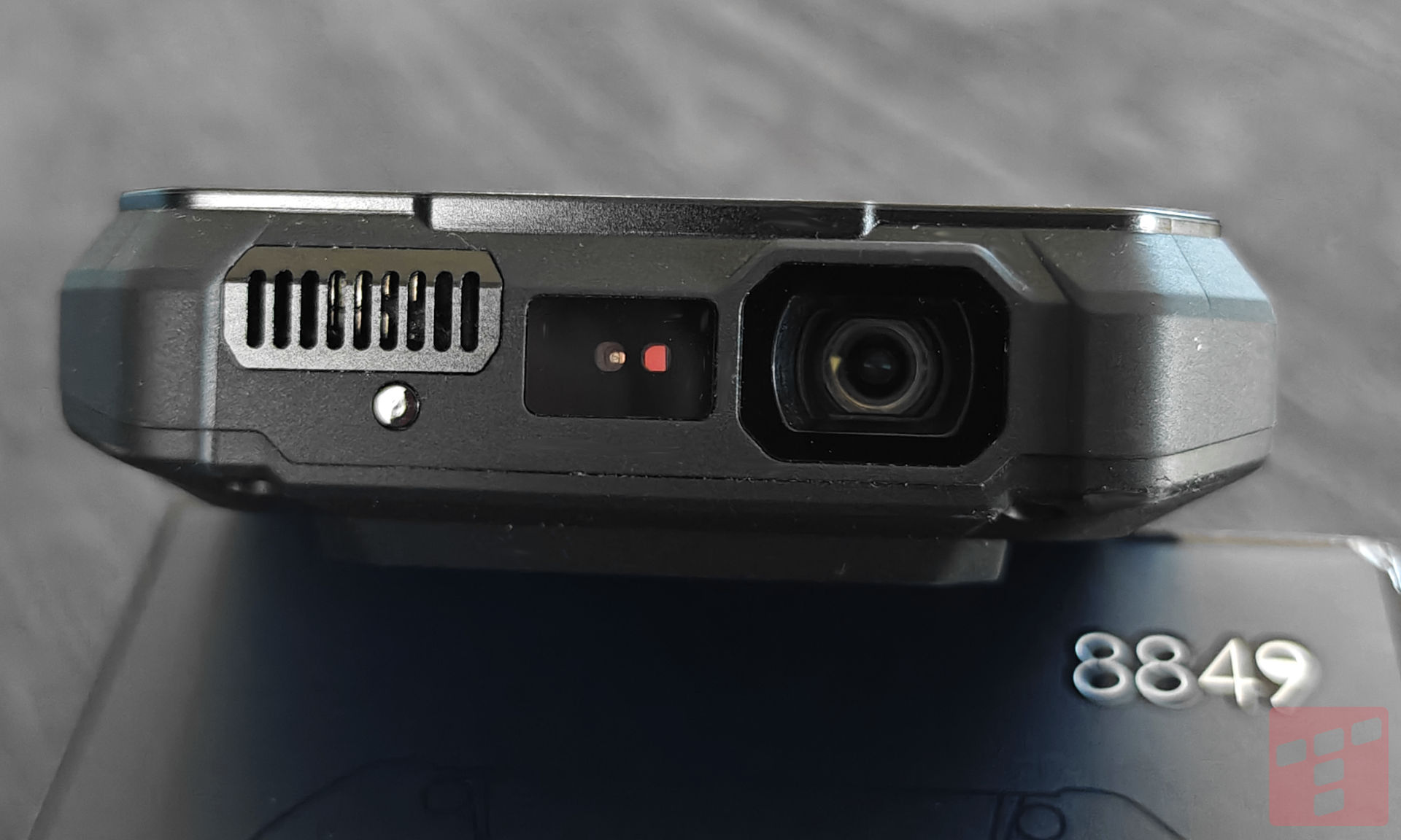 Tank 4 Pro: czołg z projektorem i ekranem AMOLED (test)