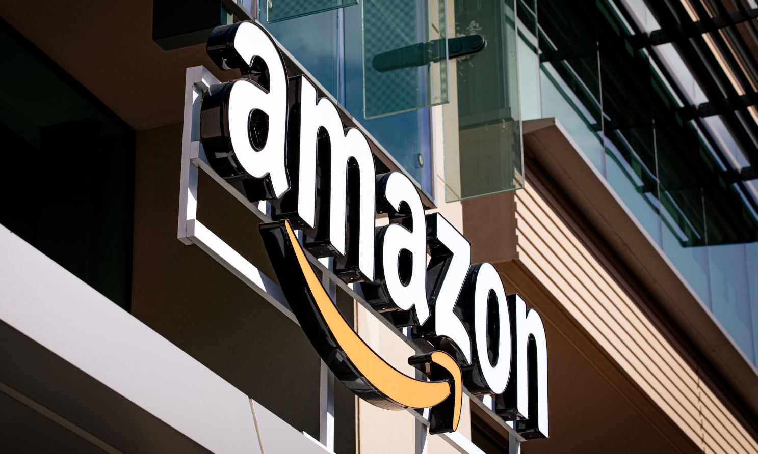 Amazon zarabia na Polakach, ale od płacenia podatków się miga