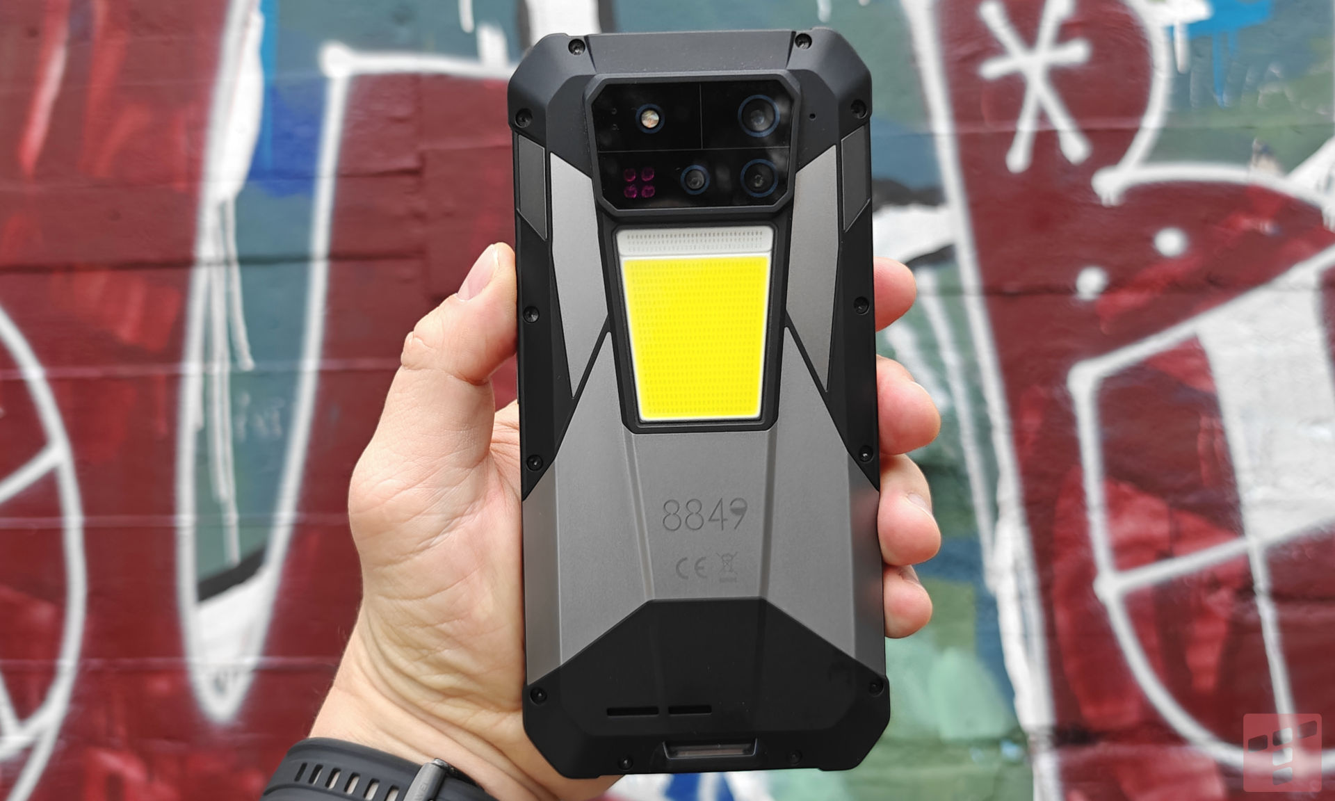Tank 4 Pro: czołg z projektorem i ekranem AMOLED (test)