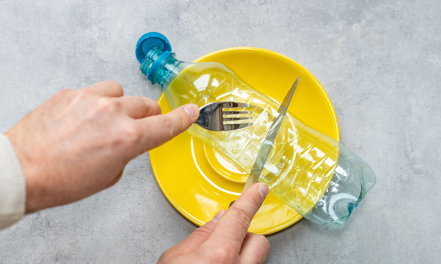 Mikroplastik jest nie tylko gorącym tematem, ale może osłabiać kości