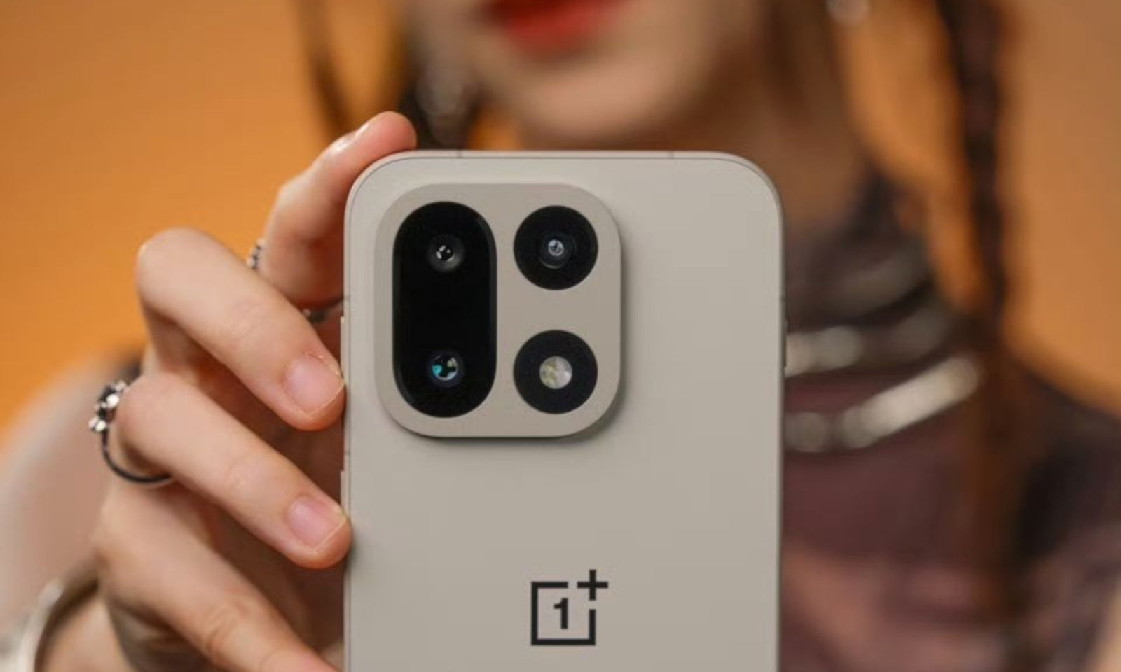 OnePlus 15 z ceramiczną powłoką, jakiej dotąd nie było