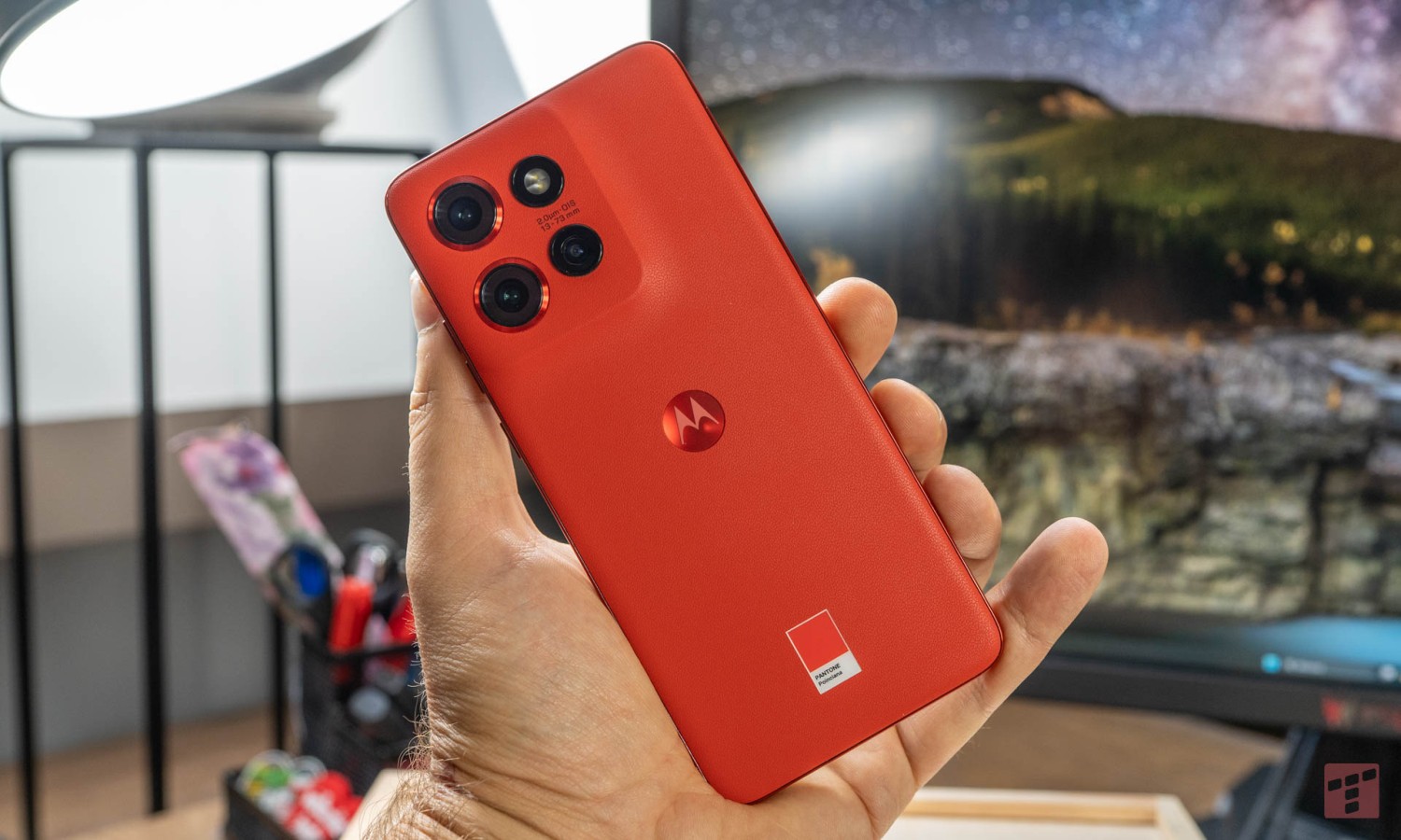 Cienki jak żyletka, mocny jak bestia. Motorola rzuca rękawicę