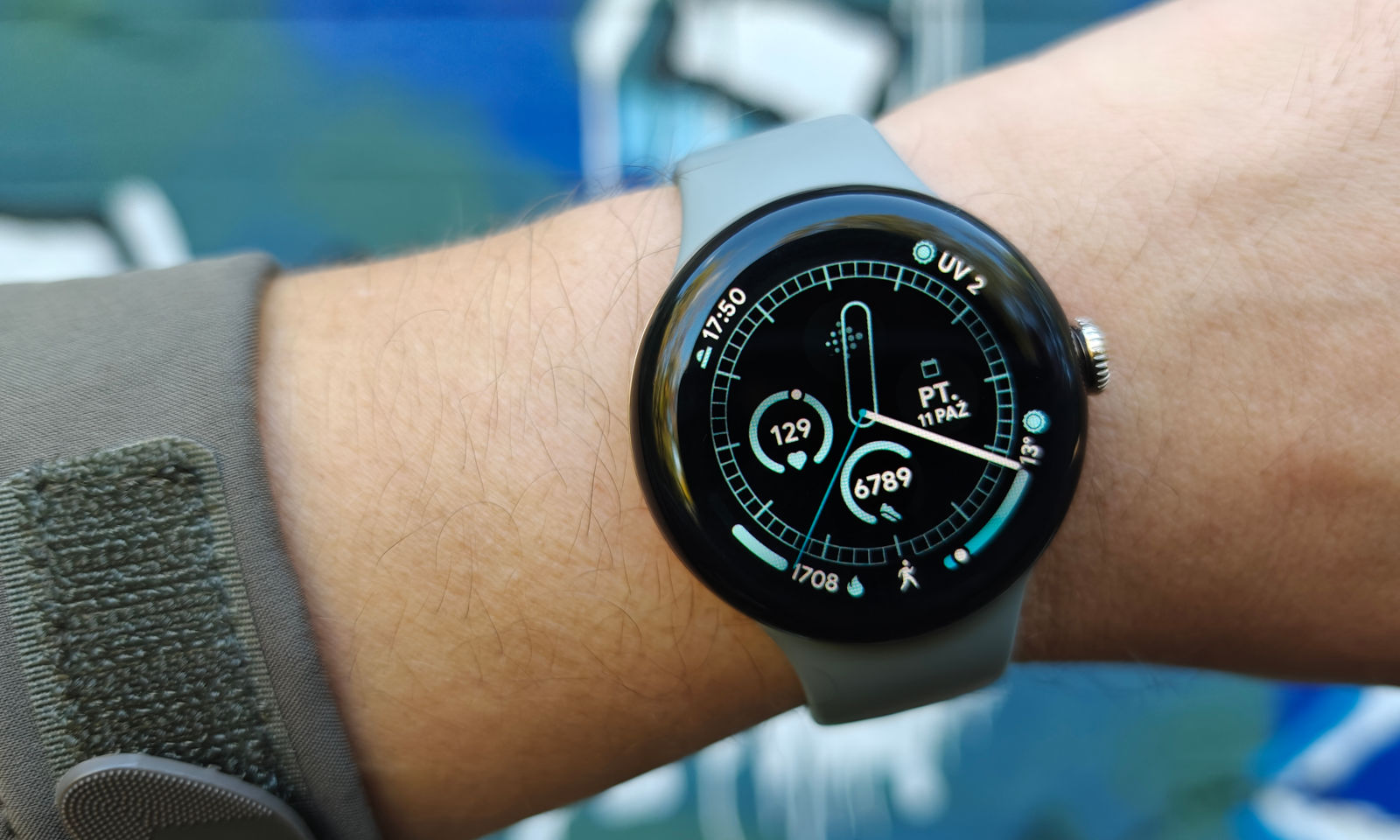 Google Pixel Watch będzie ostrzegał przed nadciśnieniem. Jak u Apple