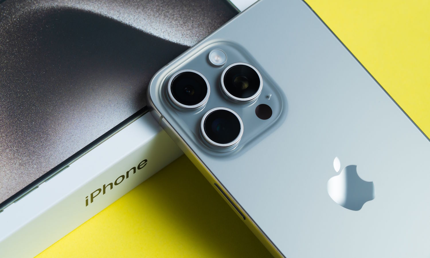 Marzysz o składanym iPhonie? Lepiej już zacznij odkładać kasę