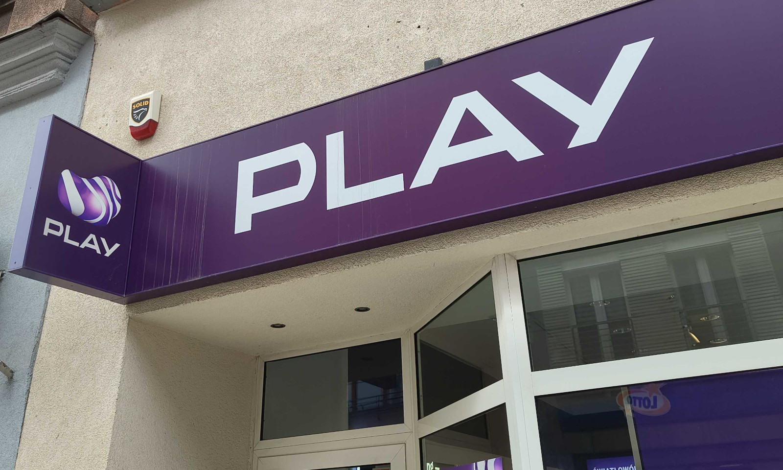 Atak na klientów Play. Co ciekawe, zaczyna się obiecująco