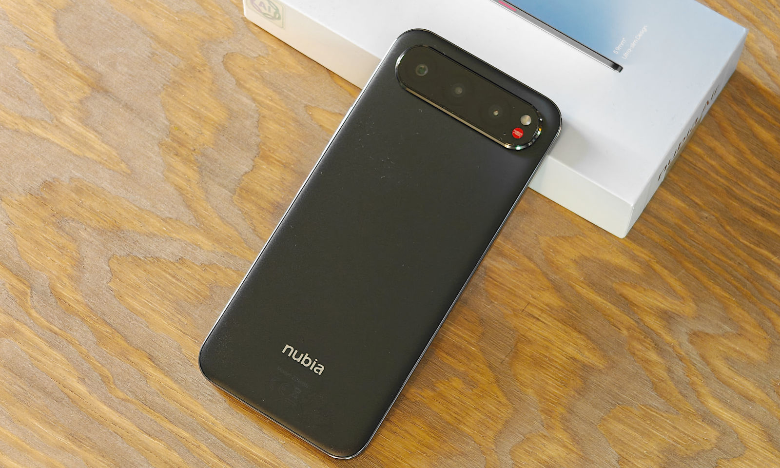 Ultrapłaska Nubia Air 5G w promocji na start. Rusza przedsprzedaż