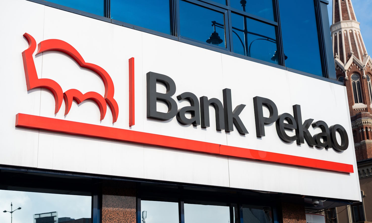 Bank Pekao: Zbliż dowód do telefonu i zadzieje się magia