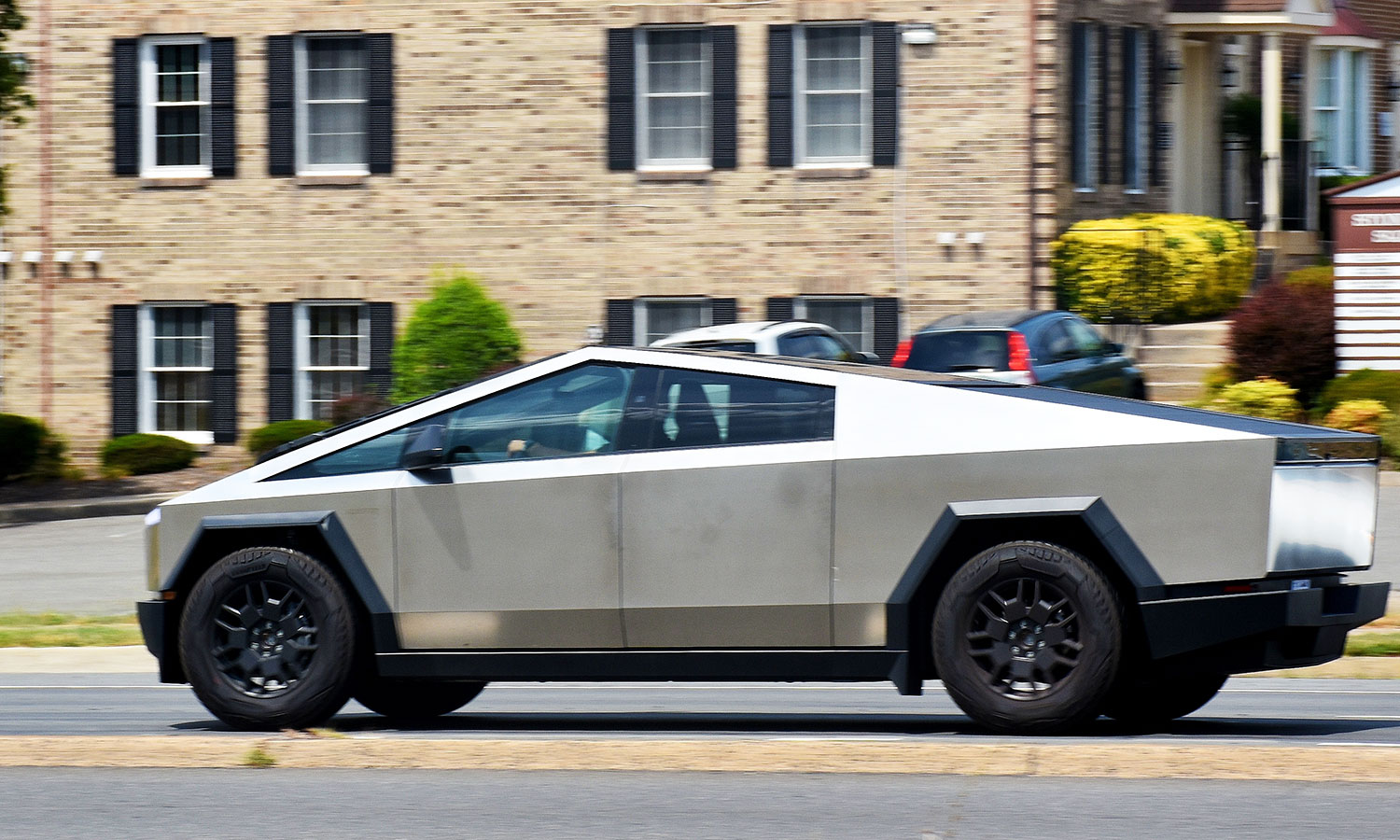 Tesla ukrywa wyniki. Klienci kręcą nosem na jeden model w ofercie