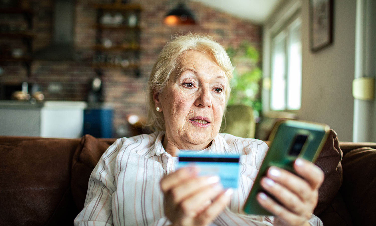 Zaniżone ceny w internecie służą jako wabik. Wielu Polaków się nabiera