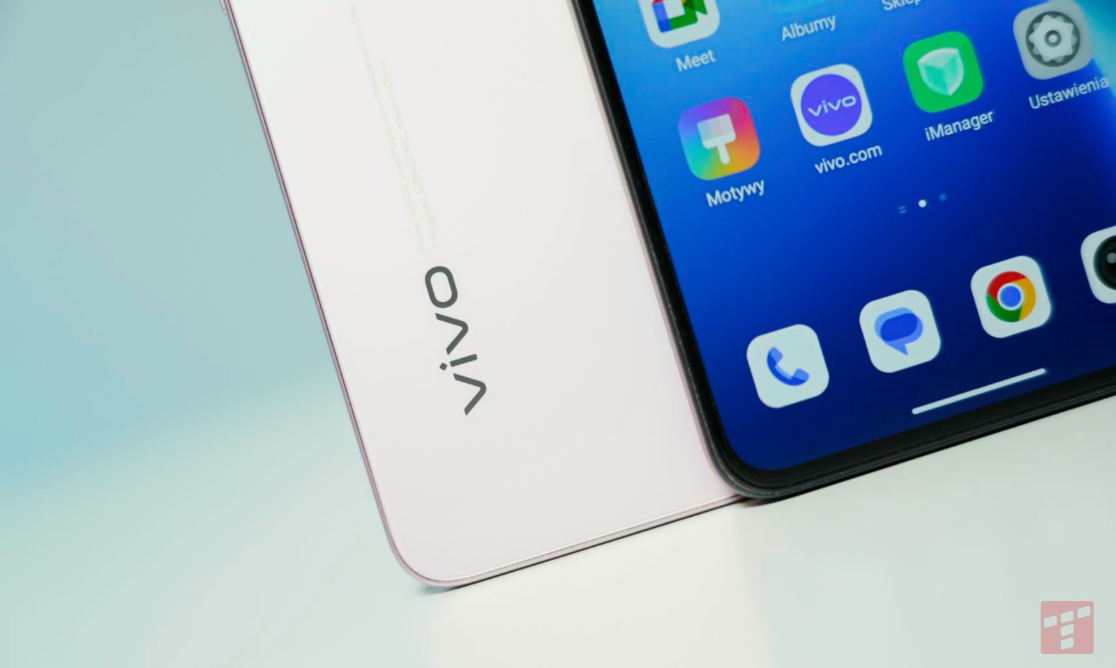 Ma być prosto i bez stresu? Wybierz ten telefon i ciesz się jesienią