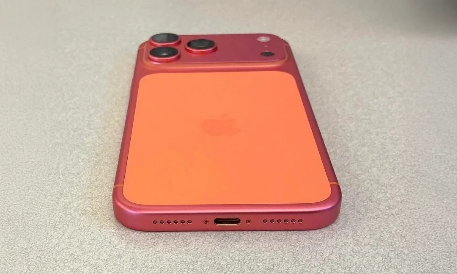 iPhone 17 Pro to kameleon. Sam zmienia kolor i traci na wartości