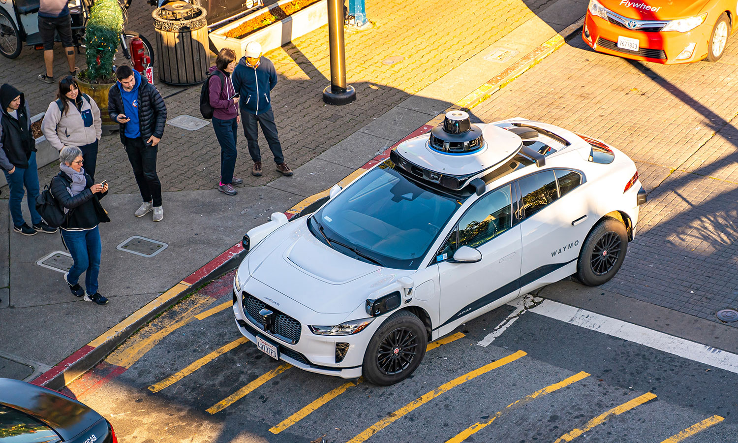 Kolejne dochodzenie w sprawie robotaxi. Chodzi o autobus pełen dzieci