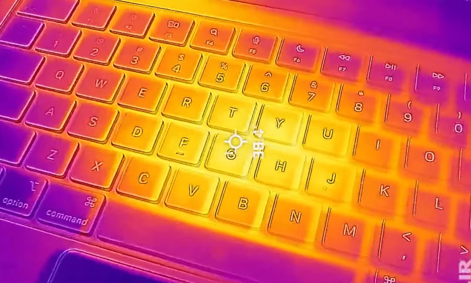 Apple dało ciała. Nowy MacBook Pro z M5 dobija do 102℃