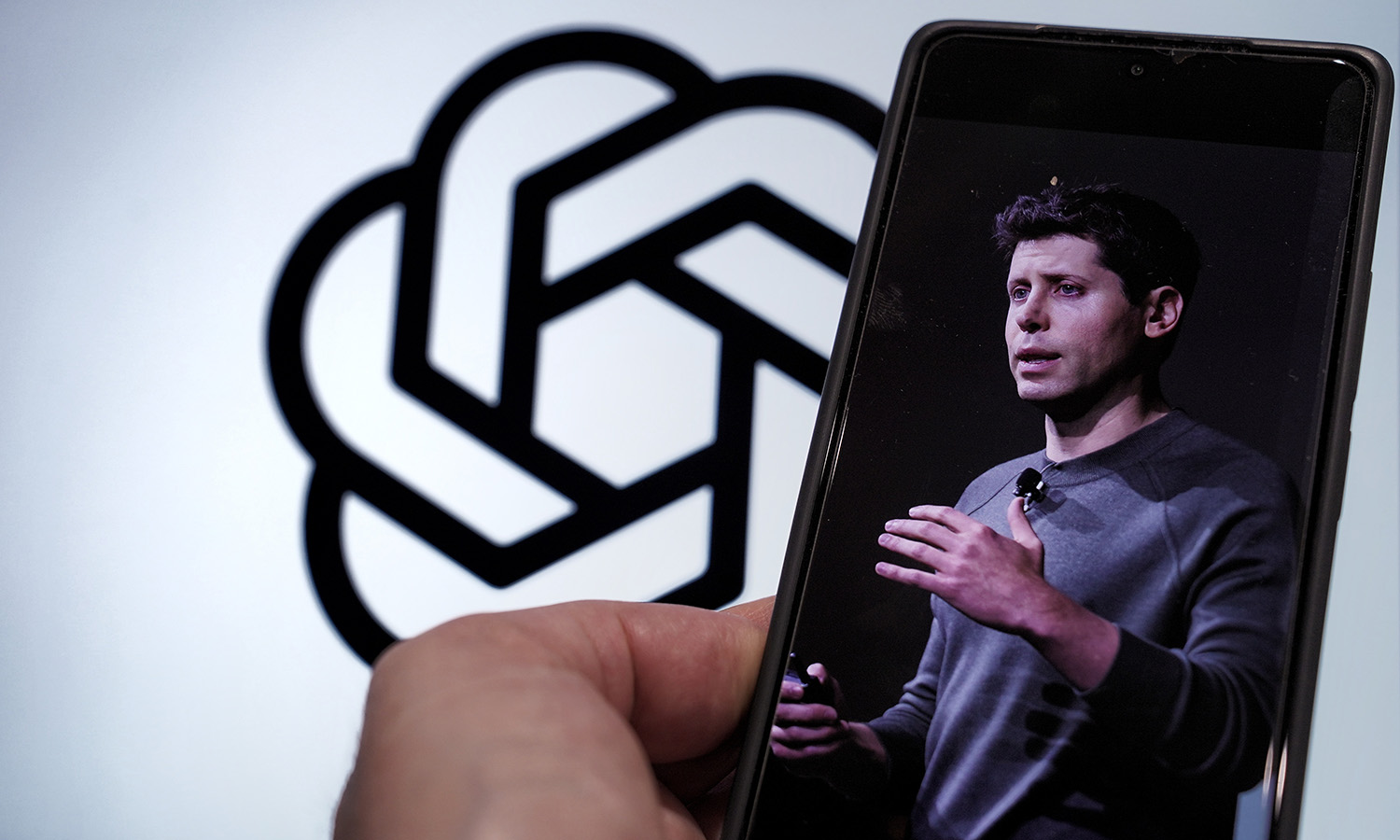 Apel do OpenAI: Przestańcie kombinować i zróbcie swój smartfon