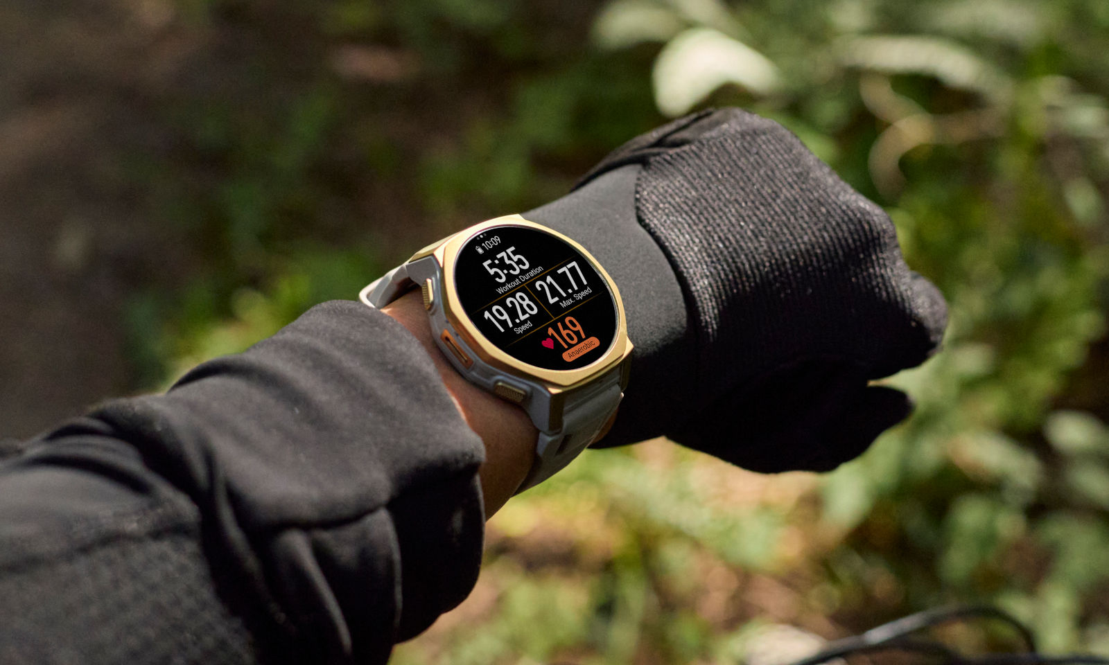 Amazfit ma nowy zegarek. Tytanowa wytrzymałość i złota elegancja
