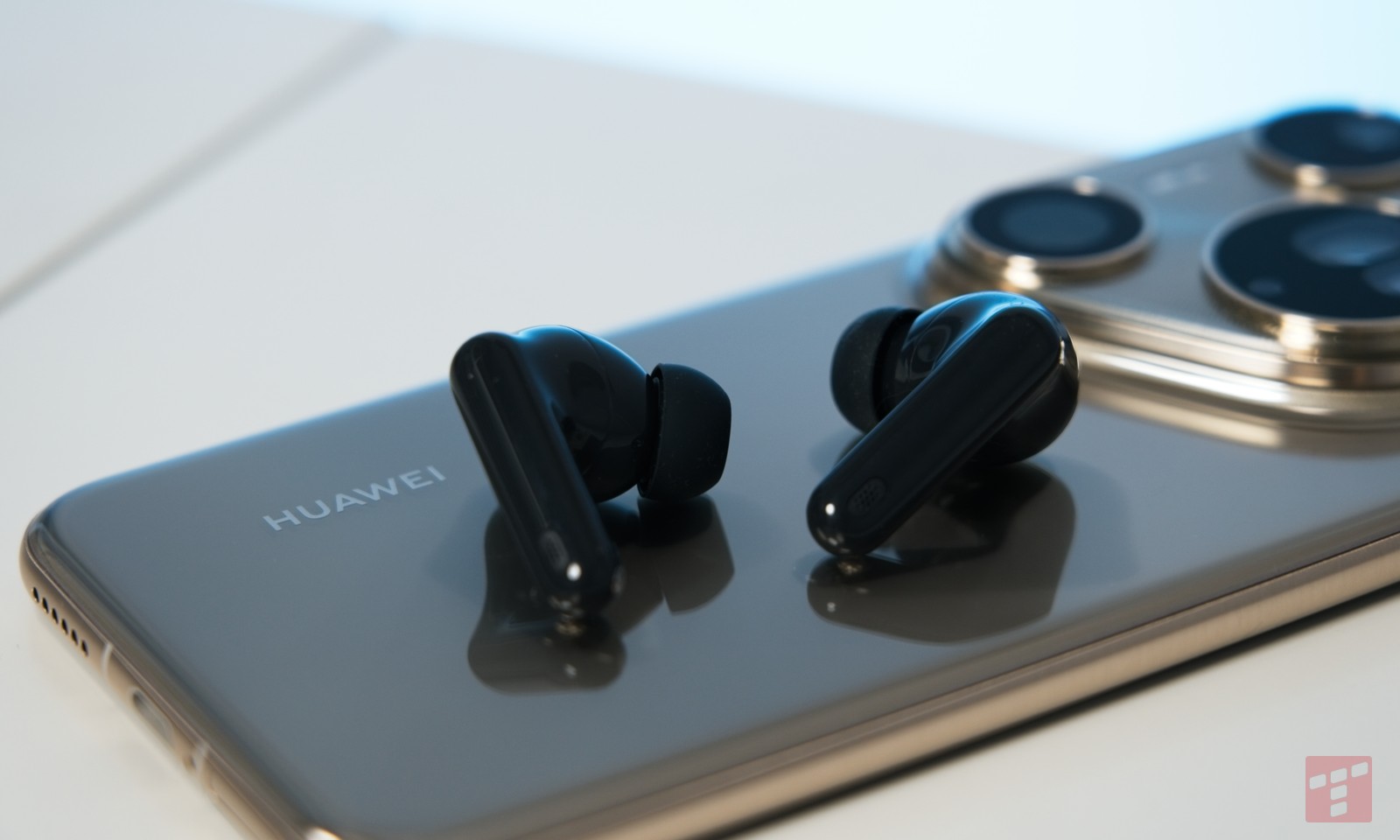 Te słuchawki powinny być hitem, ale mają jeden problem. Test Huawei FreeBuds 7i