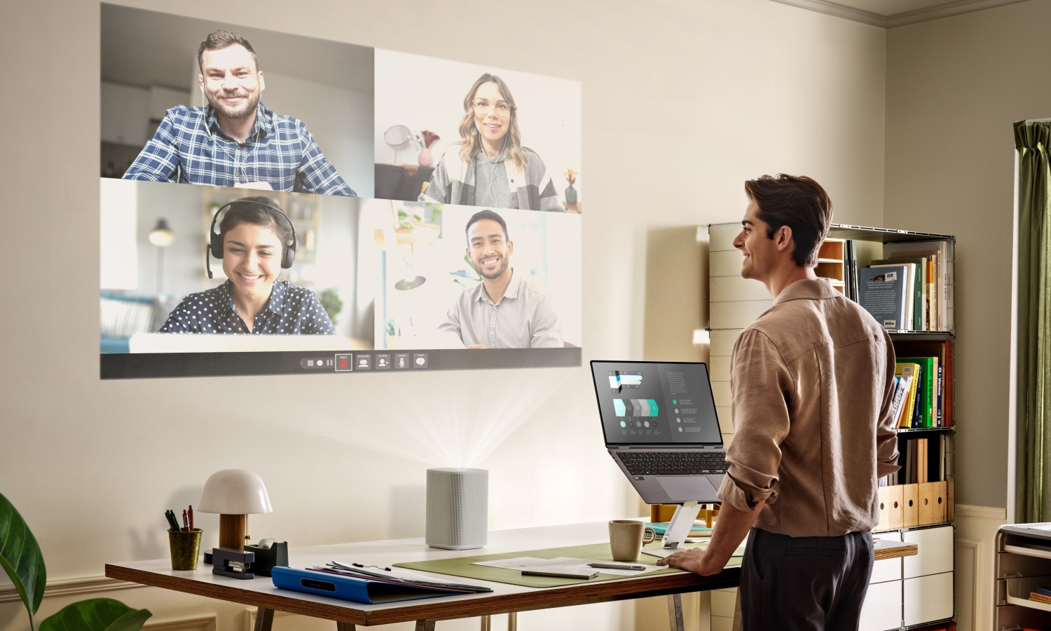 Zwykła ściana? Ten projektor zamieni ją w 100-calowy tablet