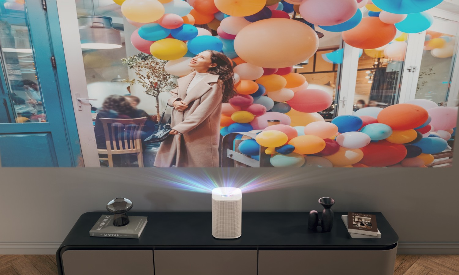 Zwykła ściana? Ten projektor zamieni ją w 100-calowy tablet