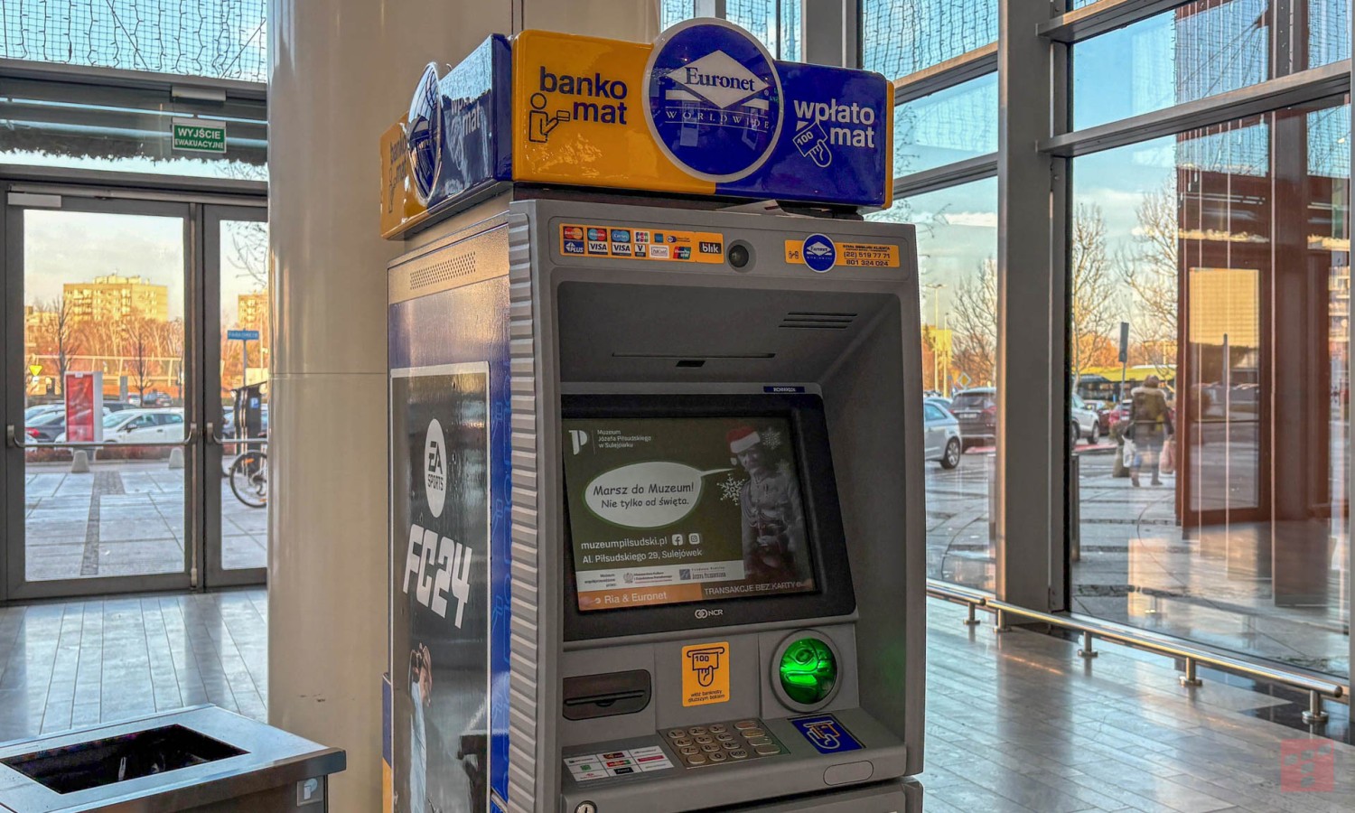 Wpłatomat zjadł mu 800 zł. Bank odmówił zwrotu przez jeden błąd