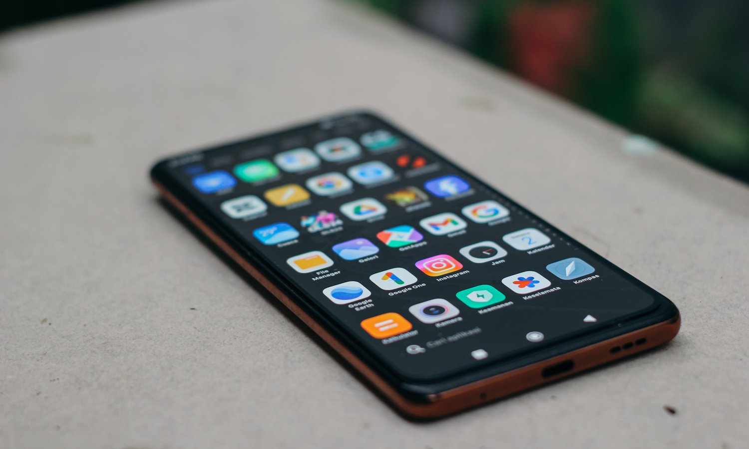 Natychmiast wywal to z telefonu. Udaje znane aplikacje i kradnie dane