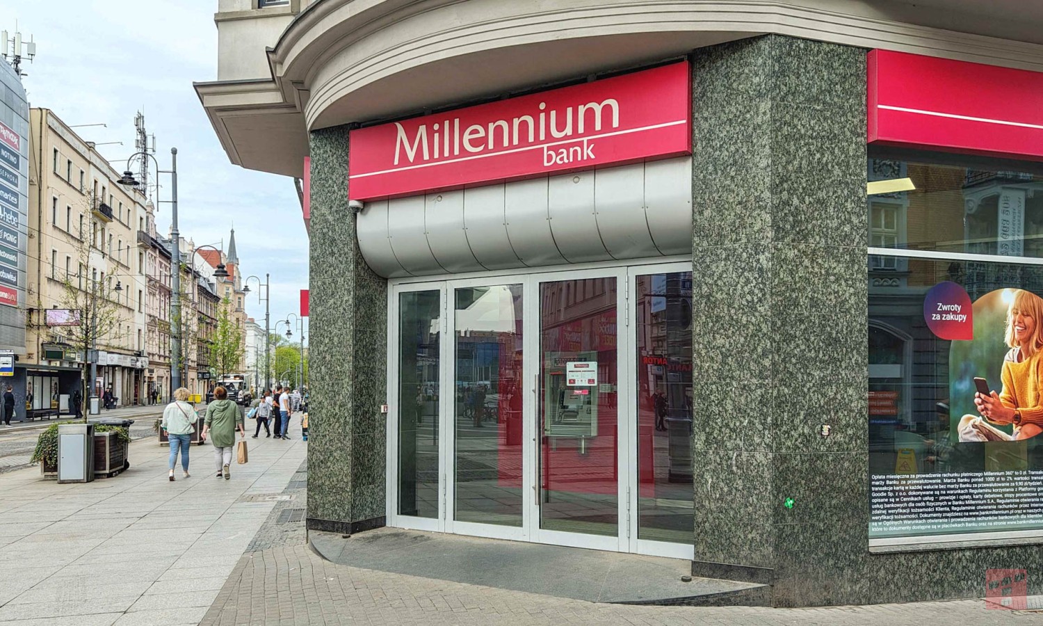 Millennium rzuca rękawicę. Zapłacisz zegarkiem, obrączką i brelokiem