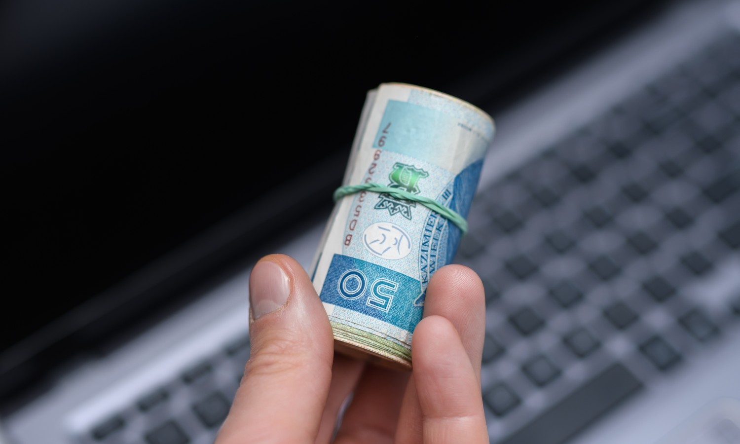 Uwaga na przelewy 11 listopada. Pieniądze mogą "utknąć" na dobę