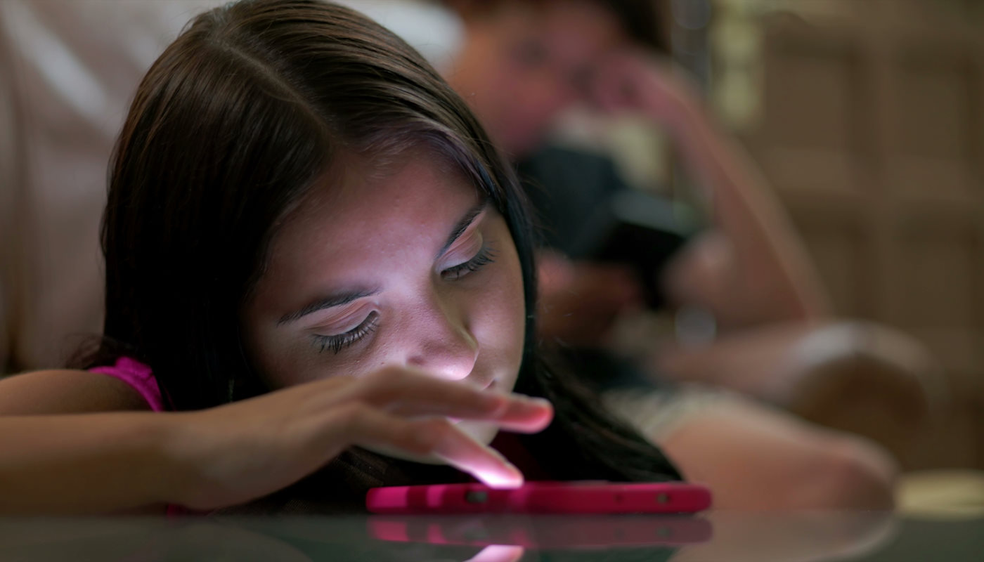 Nie skorzystają z TikToka, Facebooka. Koniec scrollowania u młodzieży