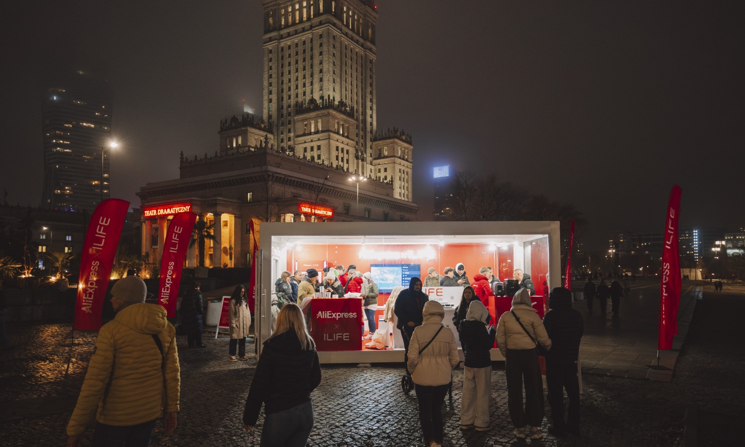 W Warszawie stanął stacjonarny AliExpress. Tak startują wielkie łowy