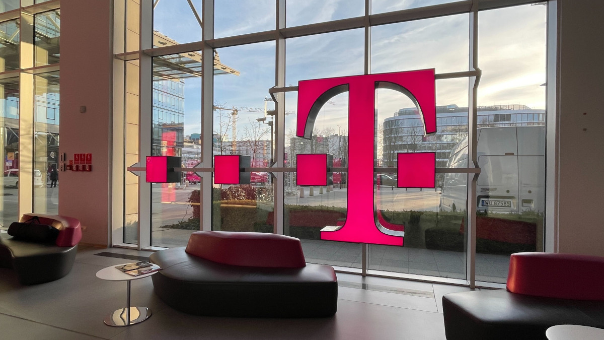 T-Mobile: 900 tys. nowych klientów mobilnych, 328 stacji 5G 700 MHz