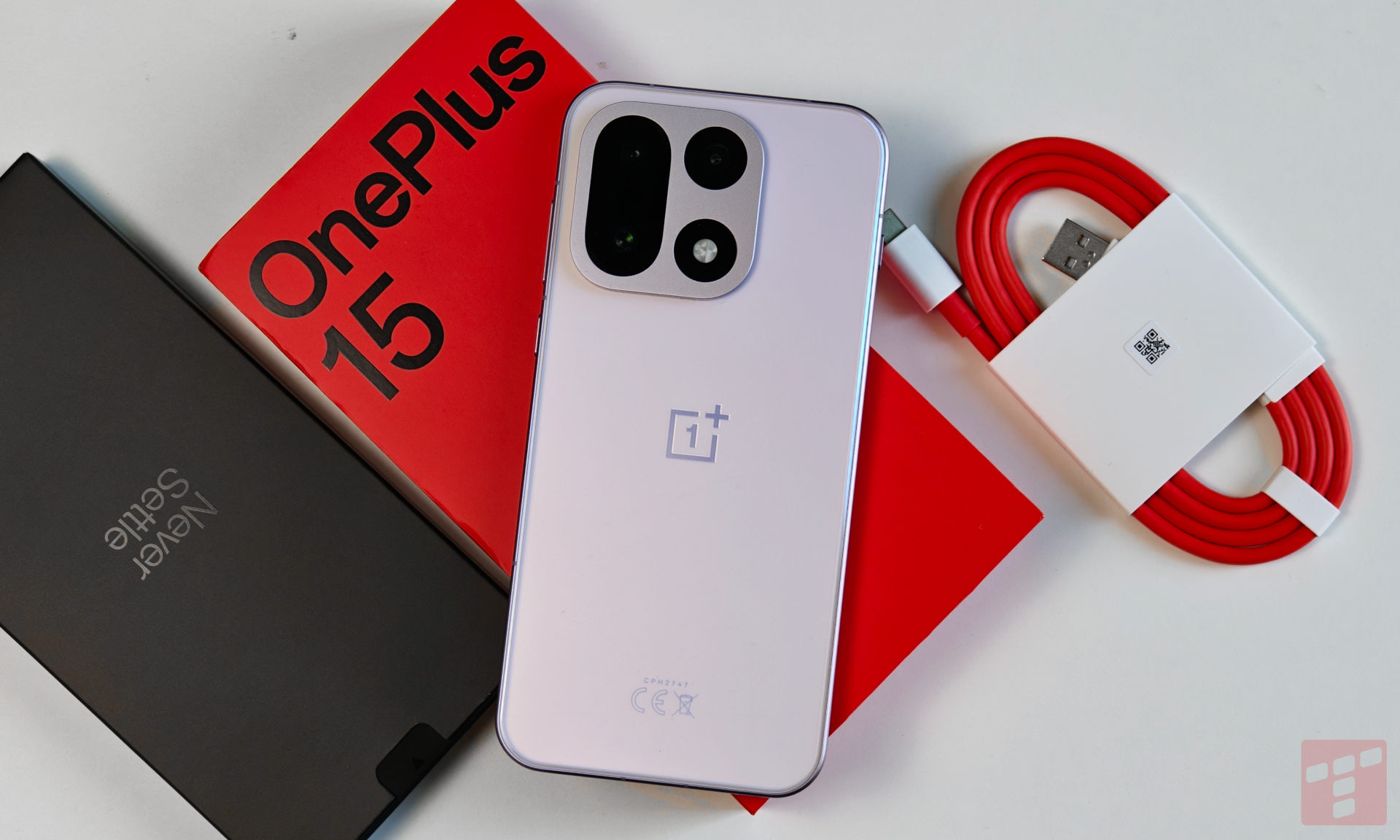 OnePlus 15 już w Polsce. Na start sprzedaży mocna promocja