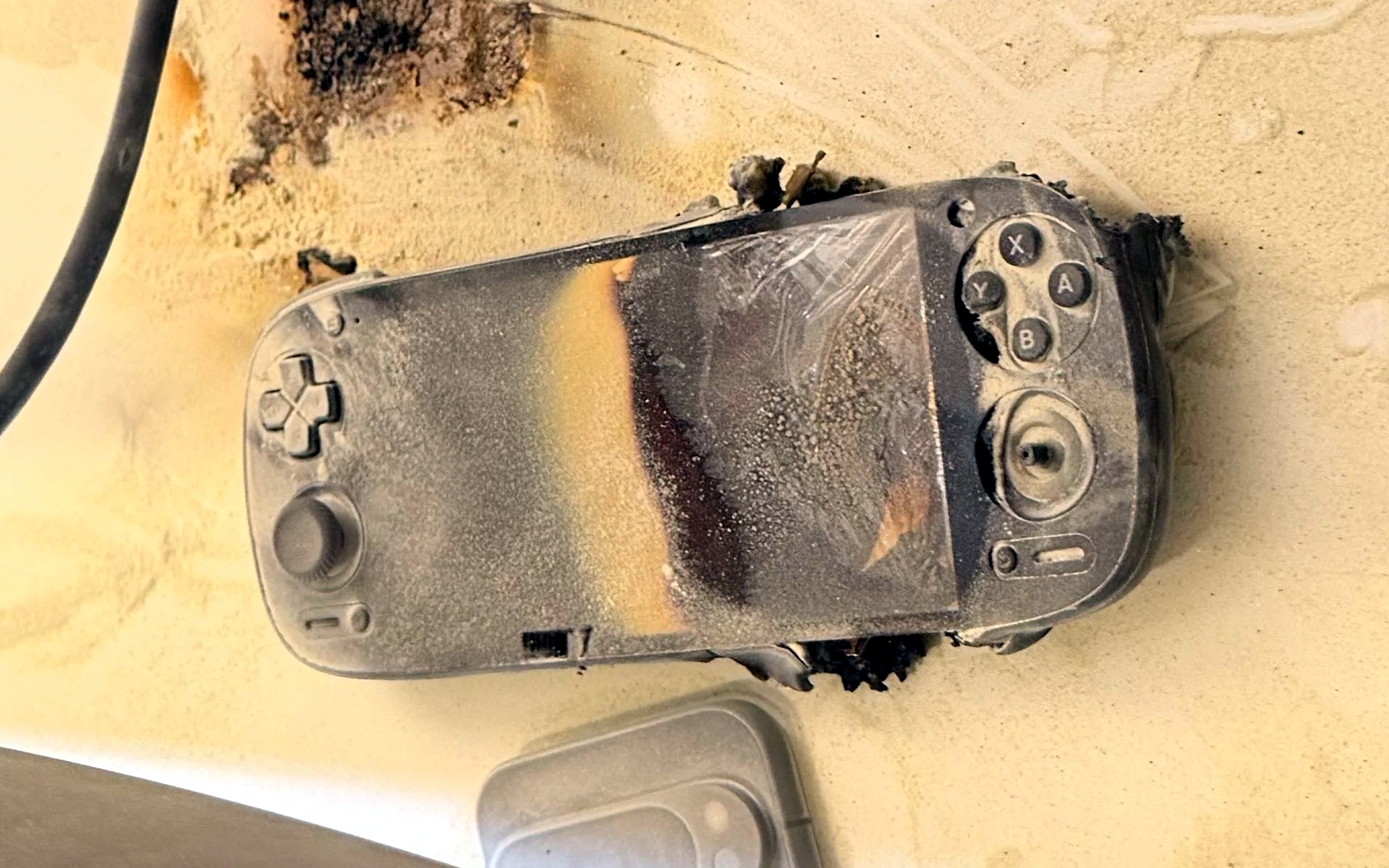 Kupił tanią konsolę z Chin. Prawie spaliła mu mieszkanie