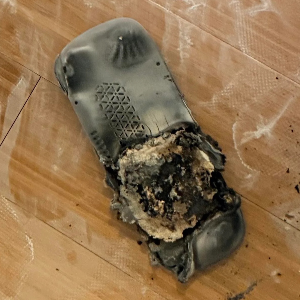 Kupił tanią konsolę z Chin. Prawie spaliła mu mieszkanie