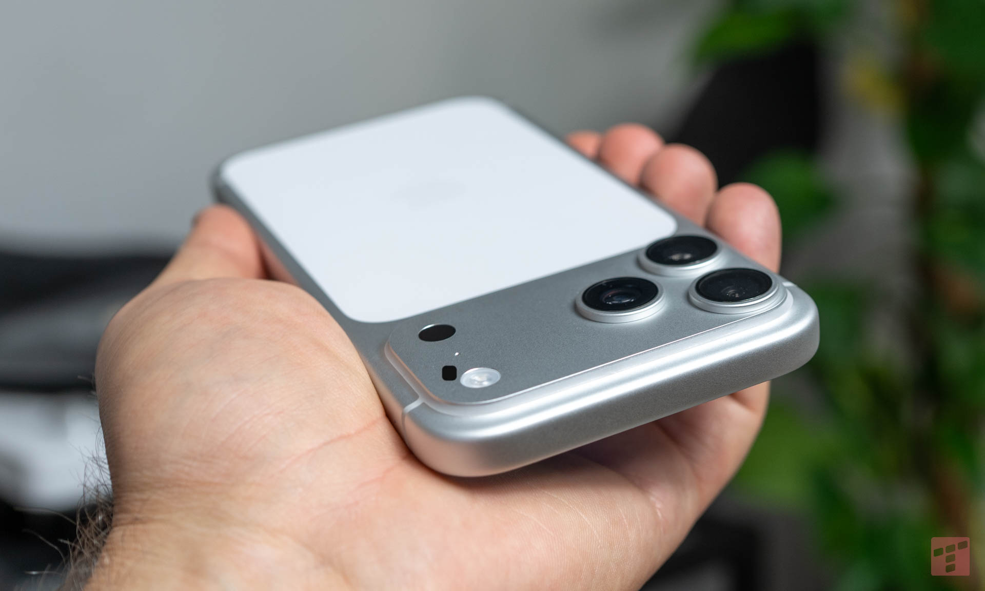 IPhone 17 Pro rysuje się od patrzenia? Ten przetrwał 3 dni w mule