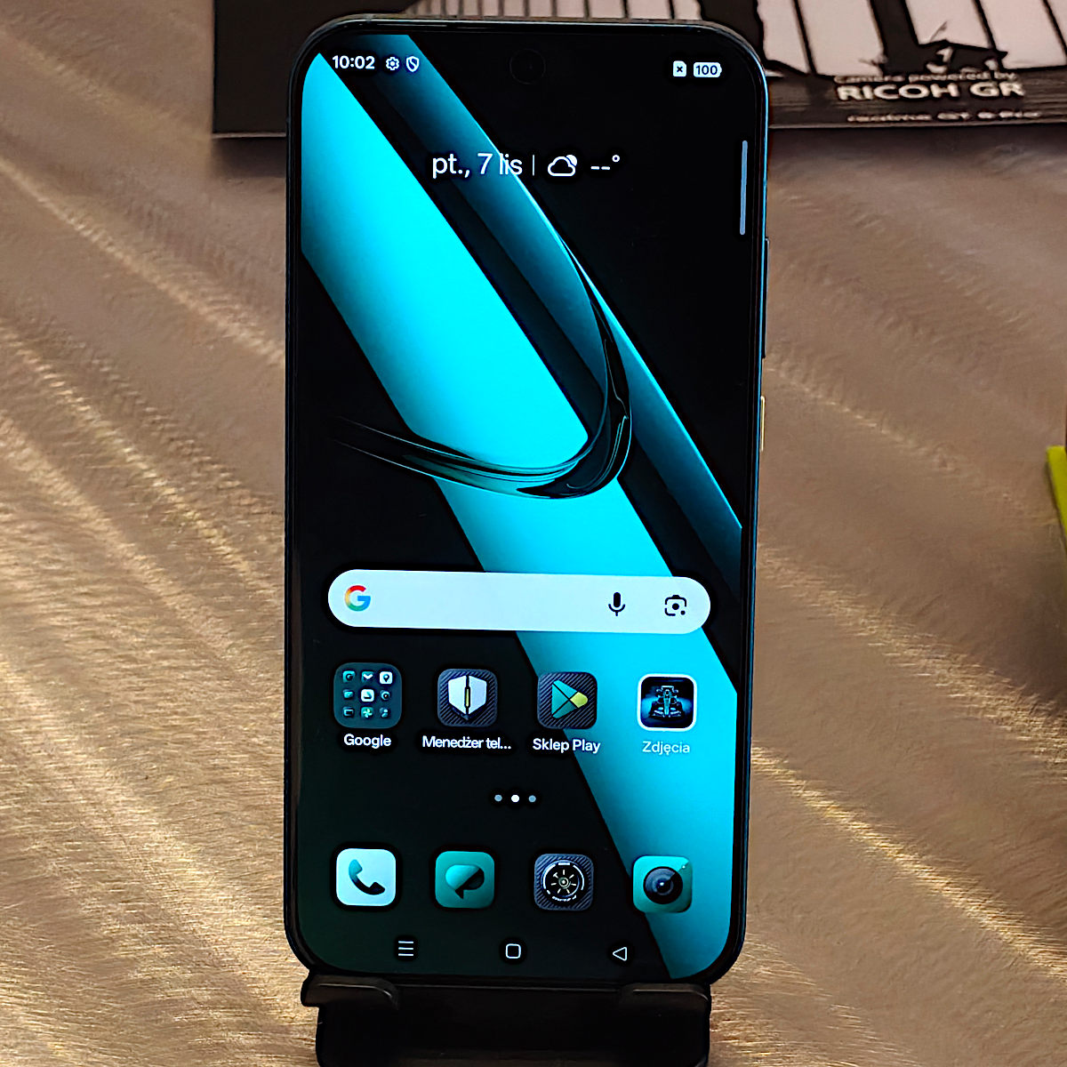 Realme GT 8 Pro w rajdowej wersji Aston Martin F1 wjeżdża do Polski