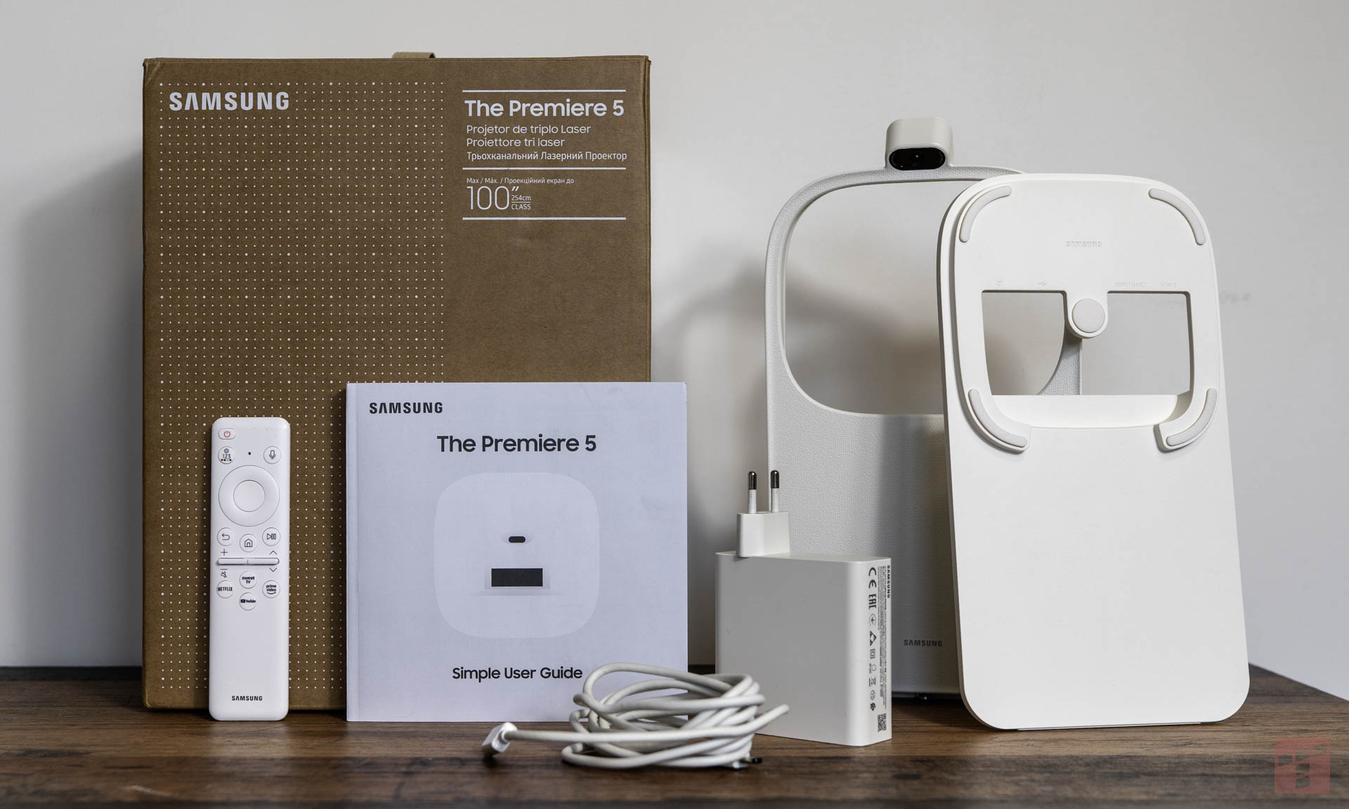 The Premiere 5 wygląda niepozornie, a czyni cuda. Samsung ma asa w rękawie (test)