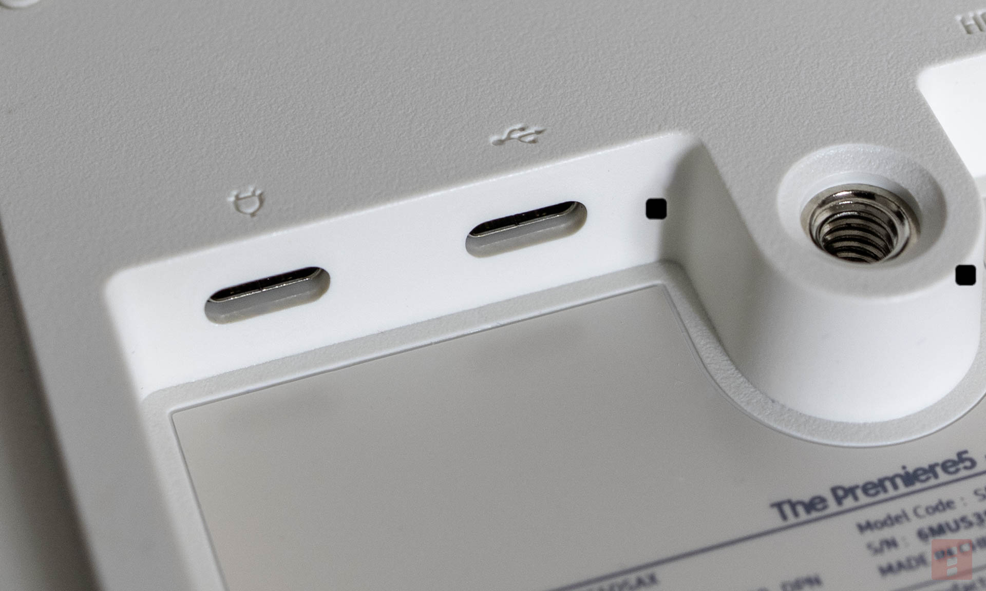 The Premiere 5 wygląda niepozornie, a czyni cuda. Samsung ma asa w rękawie (test)