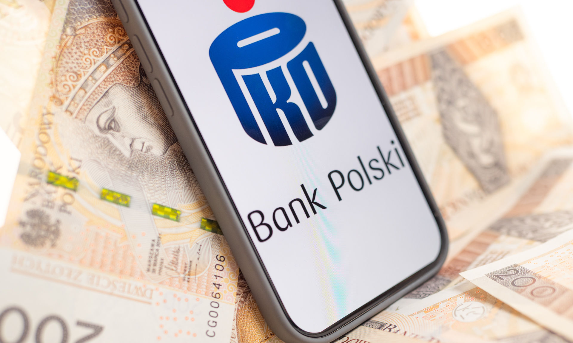 Masz telefon z NFC? Co piąty Polak zagrożony utratą pieniędzy