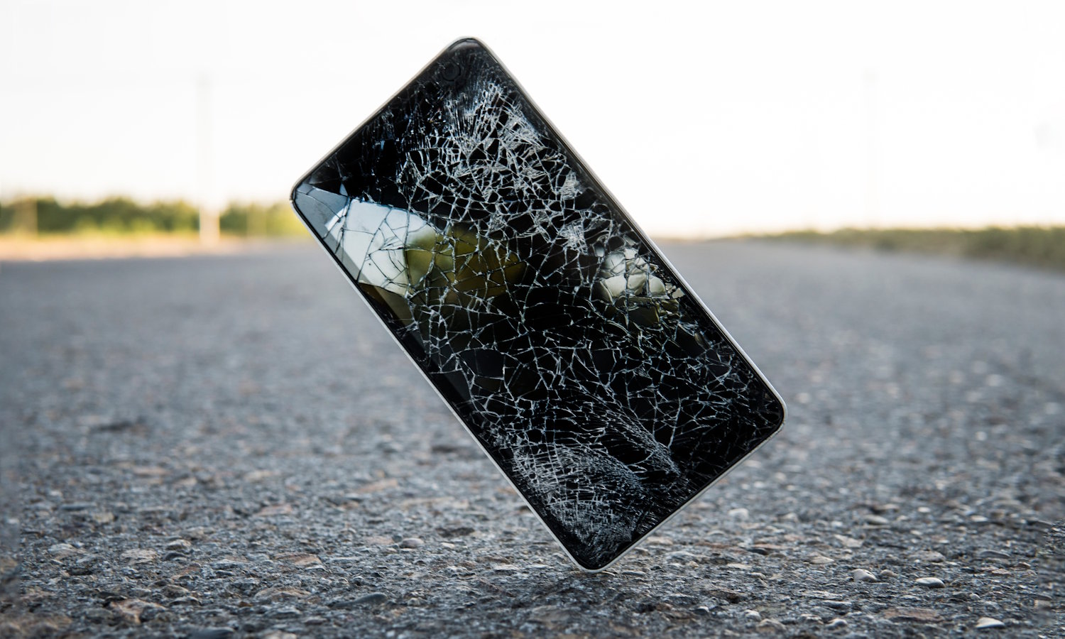 Przejmie kontrolę nad telefonem. Ukradnie wiadomości i kasę z konta