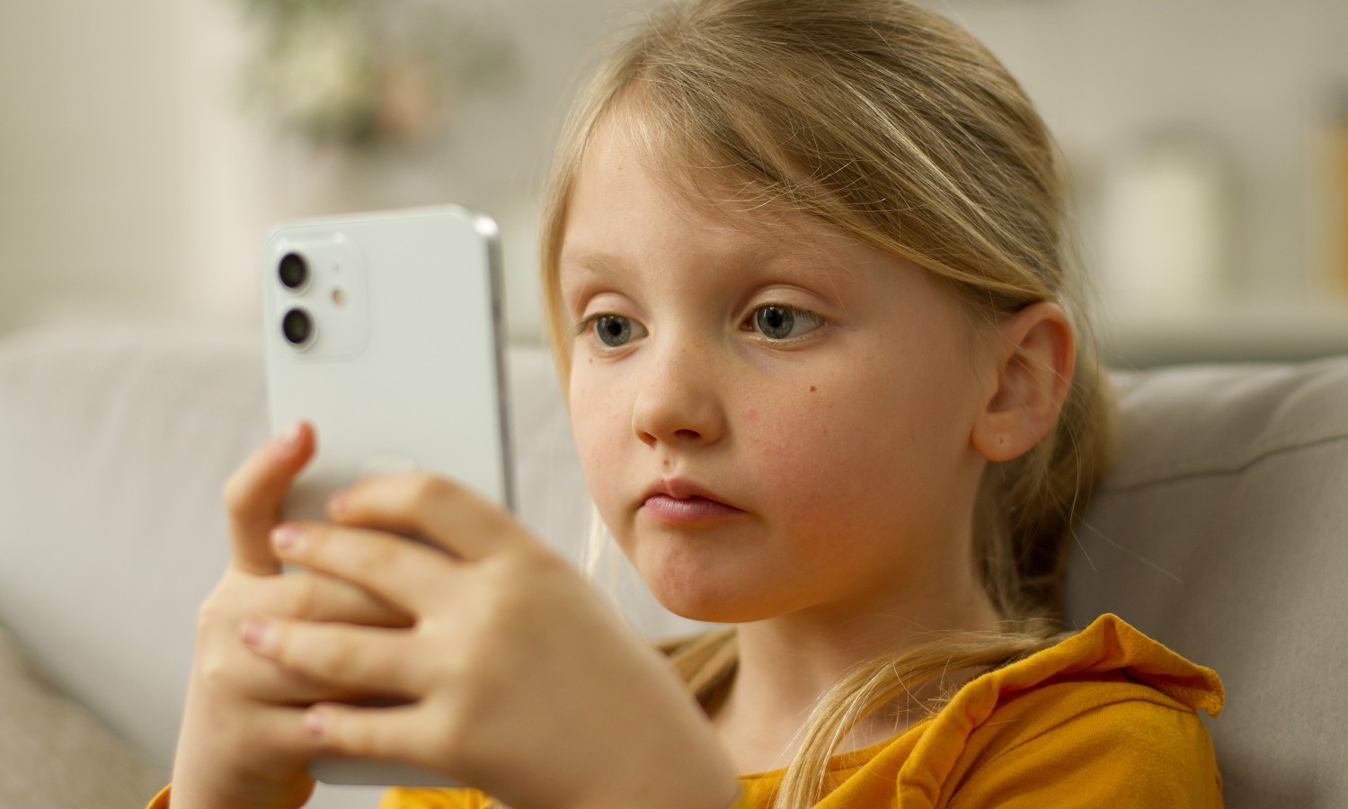 Wstydliwy raport o polskich dzieciach. W sieci jest coraz gorzej