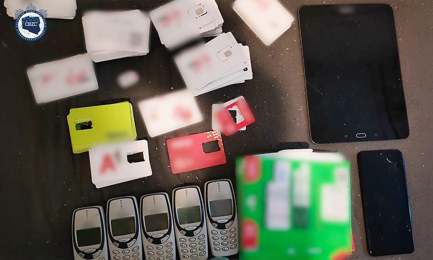 25 tysięcy kart SIM i miliony strat. Policja rozbiła grupę oszustów