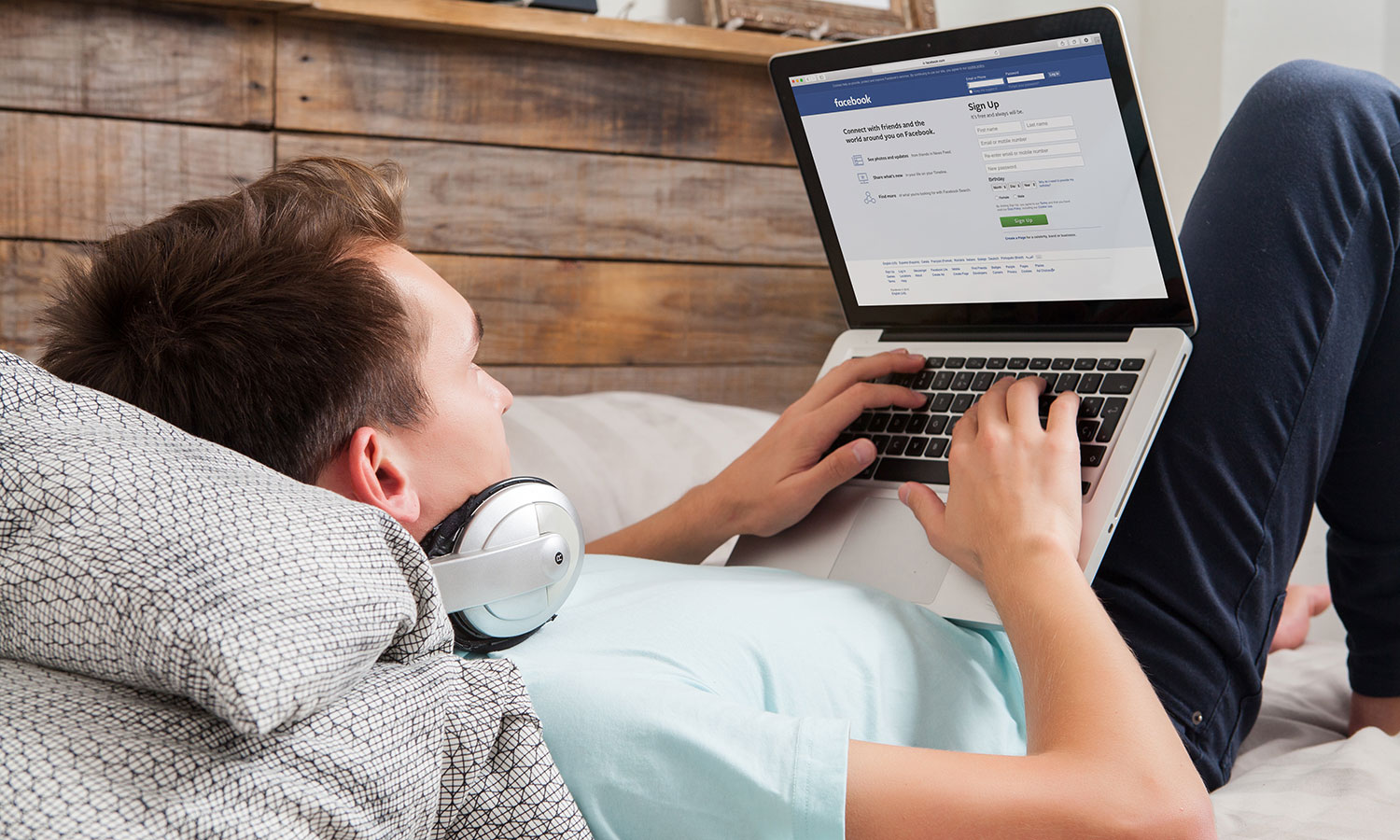 Facebook umarł? Liczby mówią zupełnie coś innego