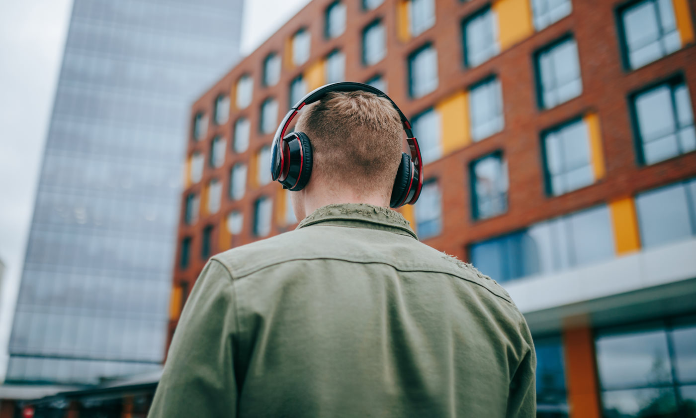 Ile osób wykryje utwór zrobiony przez AI? Wyniki badania przerażaj