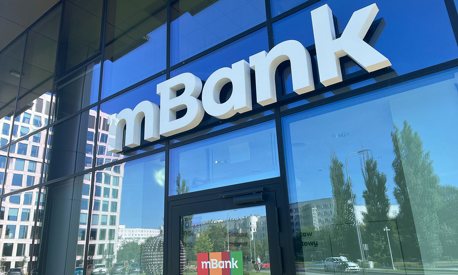 Duży polski bank zmienia zdanie. Wygodniej, ale czy bezpieczniej?