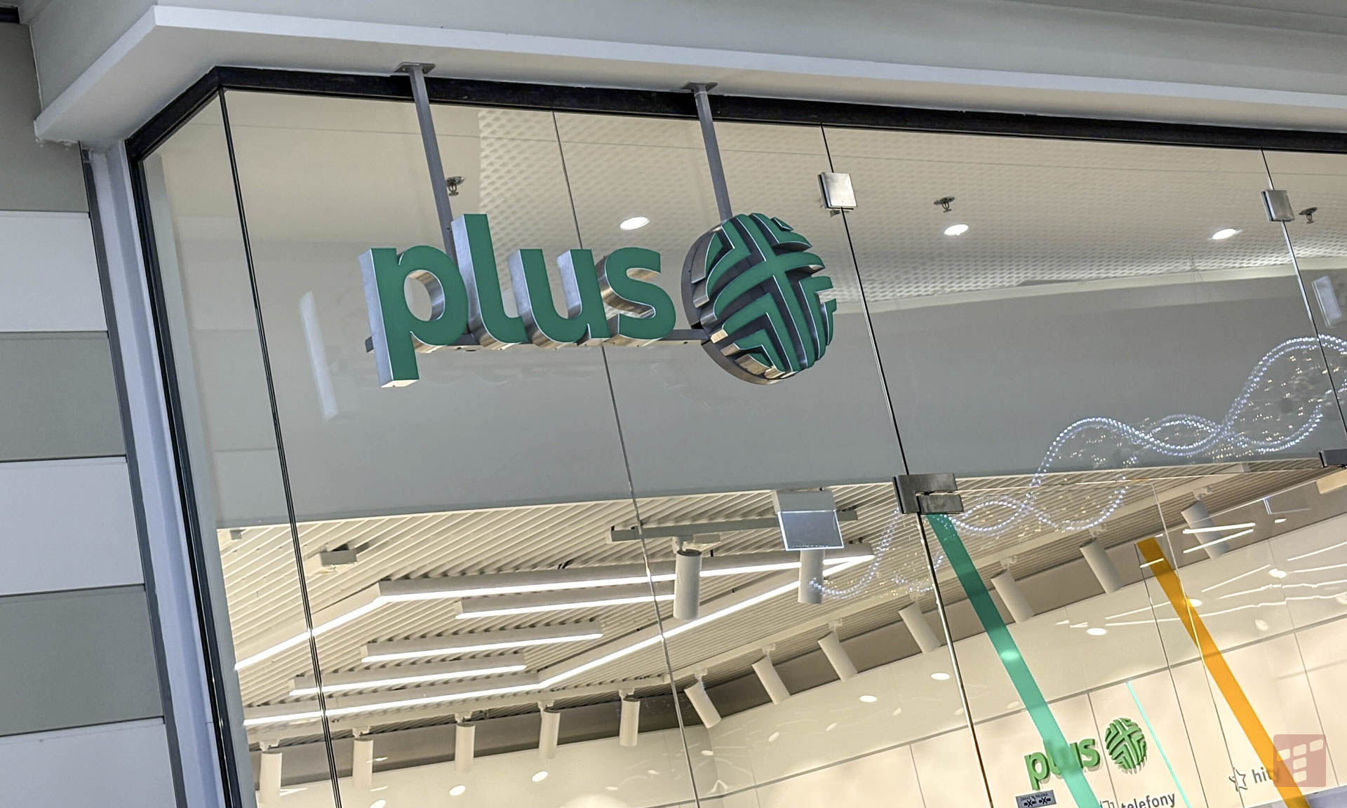 Pieniądze z bankomatu jako prezent. Plus startuje z odważną promocją