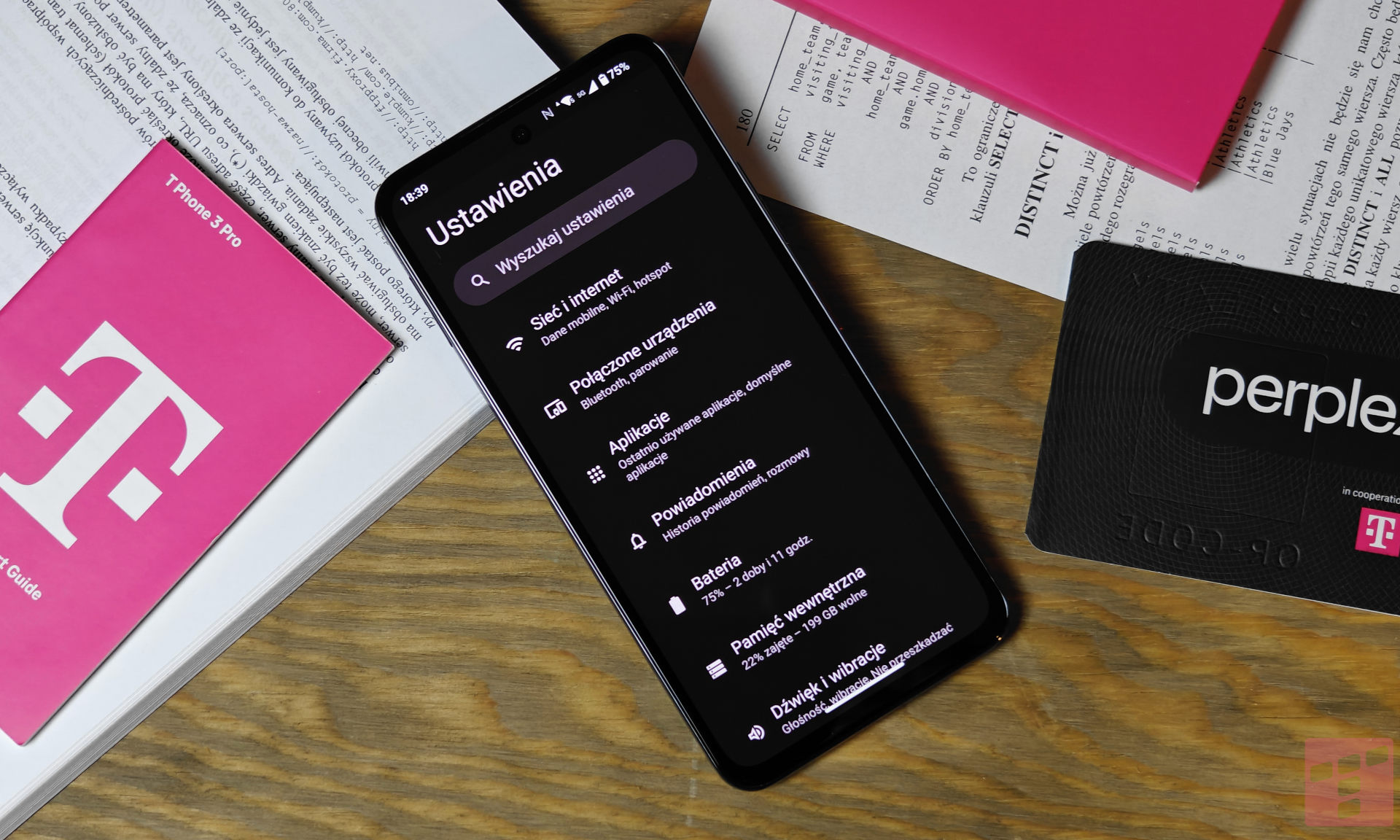 T Phone 3 Pro – test. 1449 zł za telefon, 1700 zł w gratisach