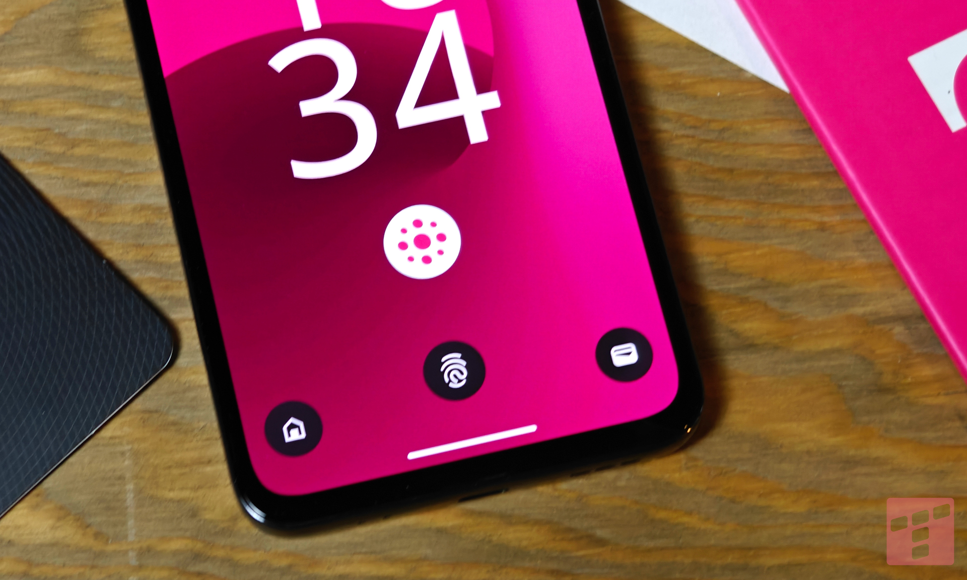 T Phone 3 Pro – test. 1449 zł za telefon, 1700 zł w gratisach