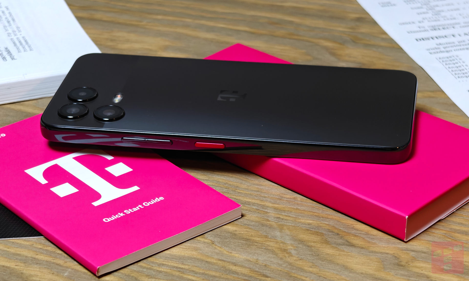 T Phone 3 Pro – test. 1449 zł za telefon, 1700 zł w gratisach