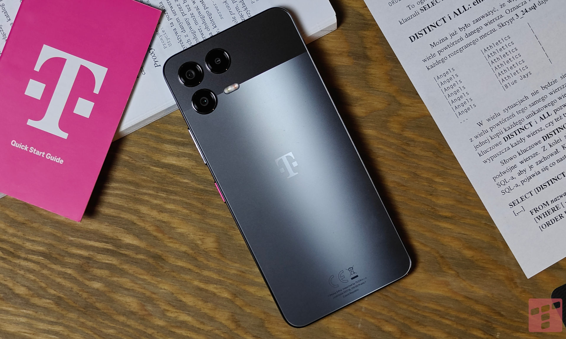 T Phone 3 Pro – test. 1449 zł za telefon, 1700 zł w gratisach